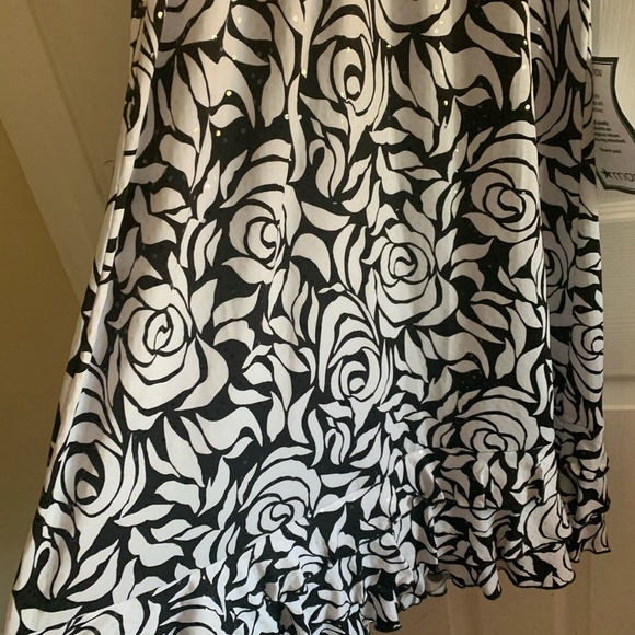 Embellished sleeveless sequin sheath dress - Picture 2 of 6